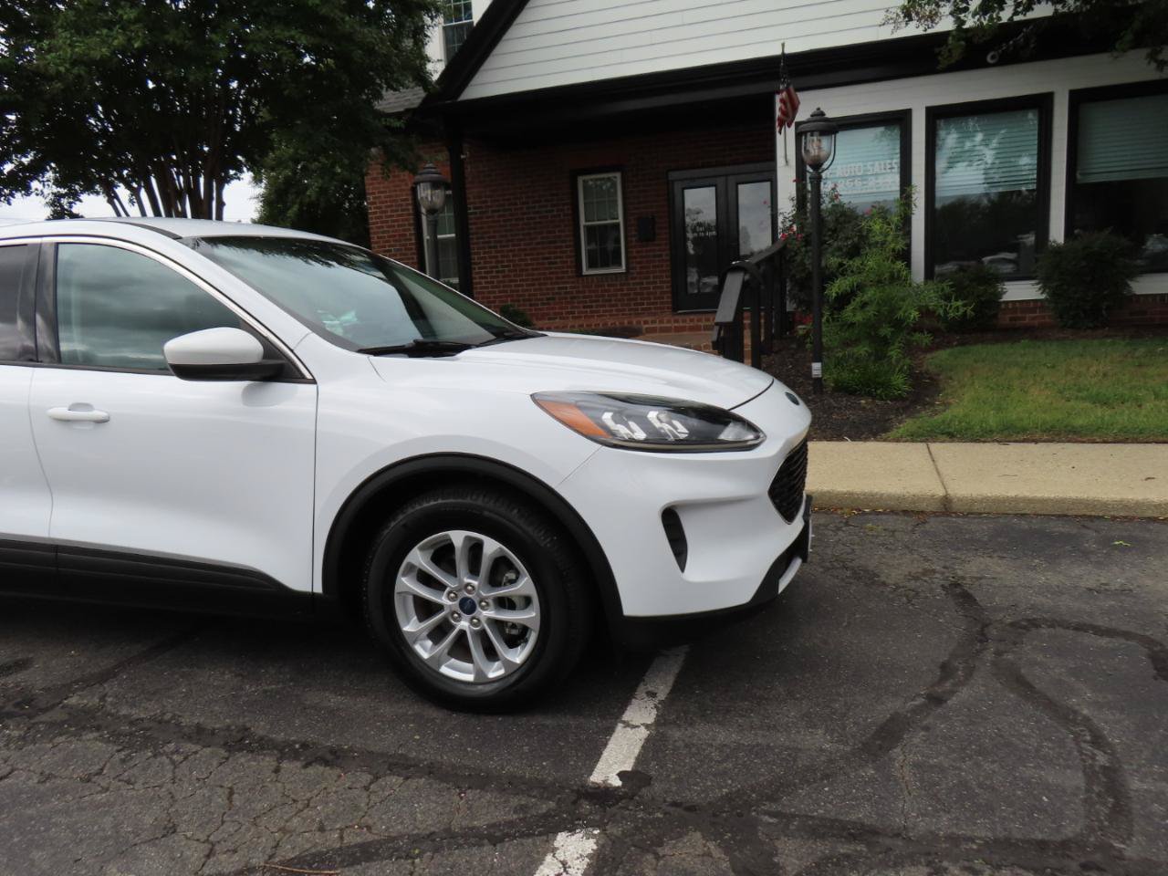 Used 2020 Ford Escape SE FWD image 11