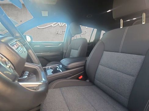 Used 2025 GMC Acadia Elevation image 19