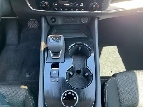 Used 2025 Nissan Rogue SV AWD/4WD image 38