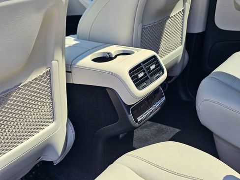 New 2026 Mercedes-Benz GLS 450 4MATIC image 27