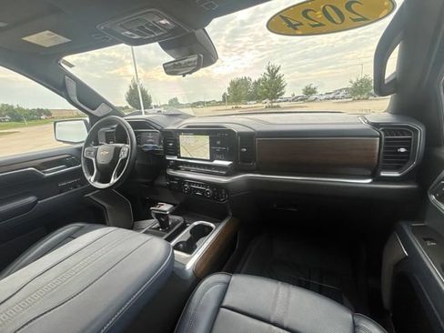 Used 2024 Chevrolet Silverado 1500 High Country w/ High Country Premium Package AWD/4WD image 34