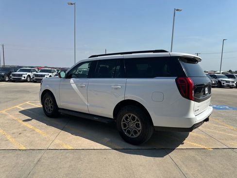 Used 2025 Ford Expedition Active AWD/4WD image 5