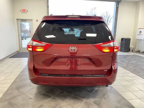 Used 2020 Toyota Sienna LE image 6