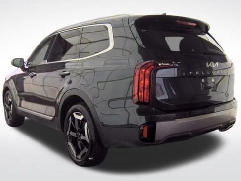 Used 2025 Kia Telluride S FWD image 11