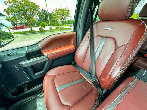 Used 2019 Ford F150 Platinum w/ Equipment Group 701A Luxury image 22