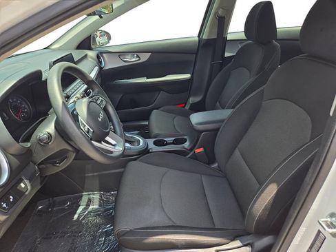 Certified 2024 Kia Forte LXS w/ LXS Technology Package FWD image 17