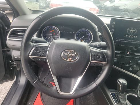 Used 2022 Toyota Camry XLE FWD image 14