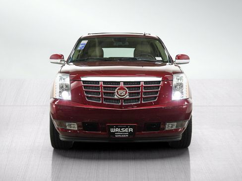Used 2011 Cadillac Escalade Luxury AWD/4WD image 8