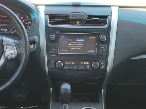 Used 2013 Nissan Altima 2.5 SL w/ Technology Pkg image 17