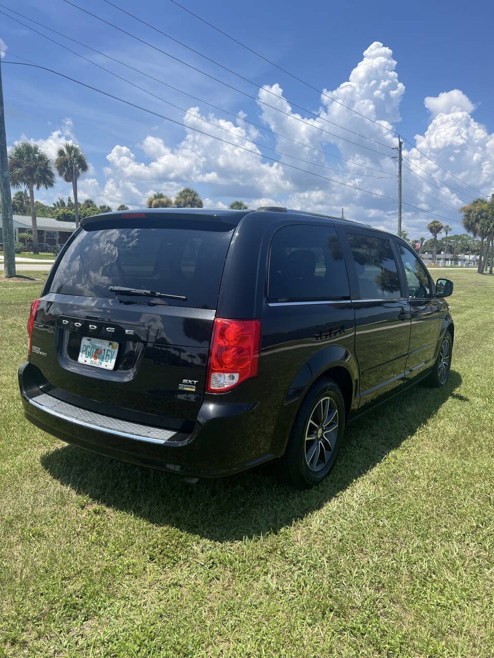 Used 2017 Dodge Grand Caravan SXT FWD image 9