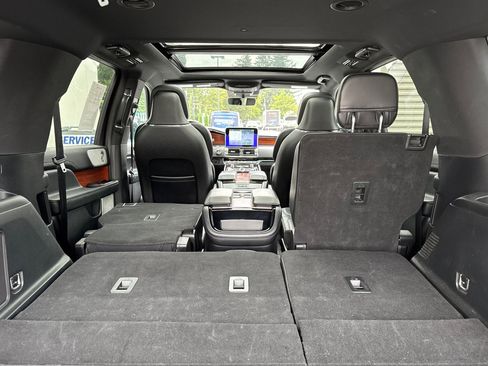 Used 2019 Lincoln Navigator Reserve AWD/4WD image 16