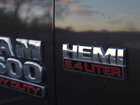 Used 2017 RAM 3500 Tradesman w/ Chrome Appearance Group image 32