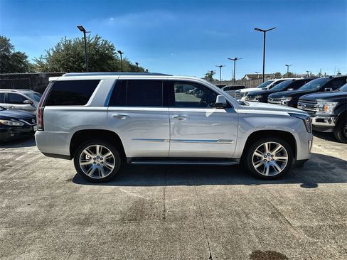 Used 2016 Cadillac Escalade Luxury image 10