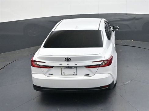 Used 2025 Toyota Camry LE w/ Convenience Package image 28