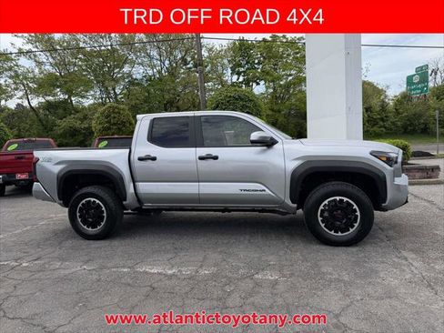 Certified 2024 Toyota Tacoma TRD Off-Road AWD/4WD image 9