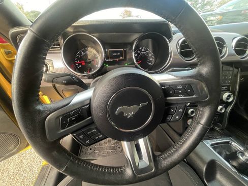 Used 2017 Ford Mustang GT RWD image 9