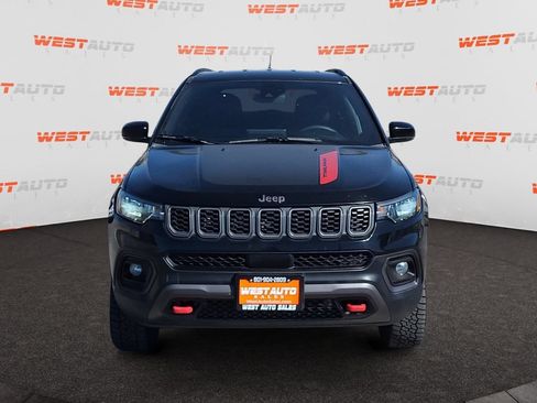 Used 2025 Jeep Compass Trailhawk AWD/4WD image 8