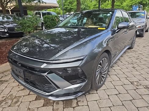 Used 2025 Hyundai Sonata Limited FWD image 4