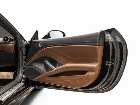 Used 2015 Ferrari California T image 54