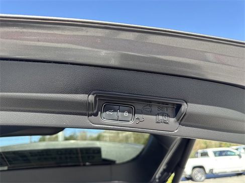 Used 2022 Ford Explorer XLT w/ Equipment Group 202A image 34