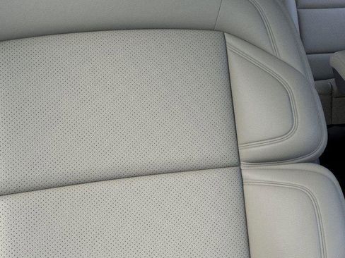 New 2025 Lincoln Navigator L Reserve image 16