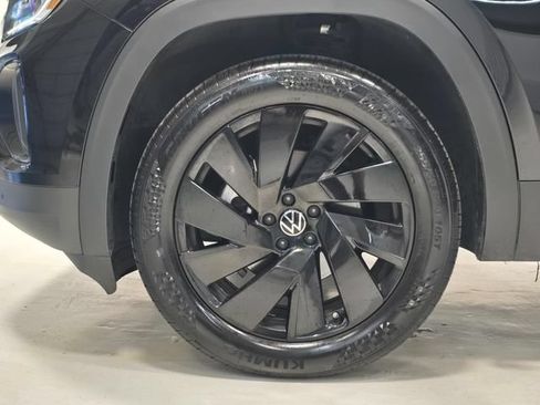 Used 2025 Volkswagen Atlas Cross Sport SE AWD/4WD image 11