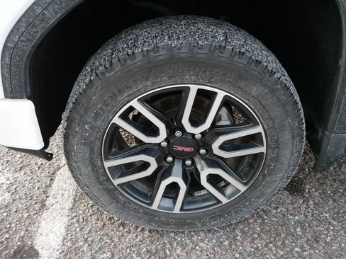 Used 2022 GMC Sierra 1500 AT4 image 8