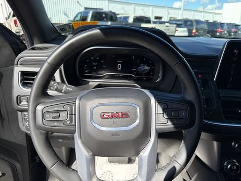 Certified 2024 GMC Yukon SLT w/ SLT Premium Package AWD/4WD image 10