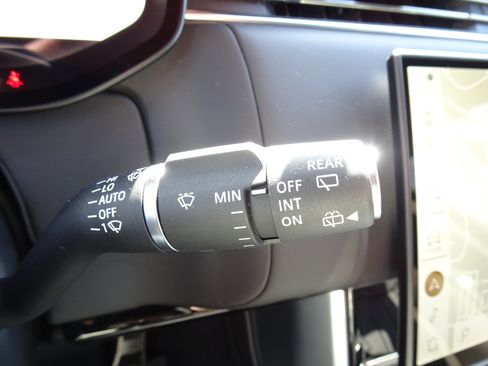 New 2026 Land Rover Range Rover Long Wheelbase SE image 25