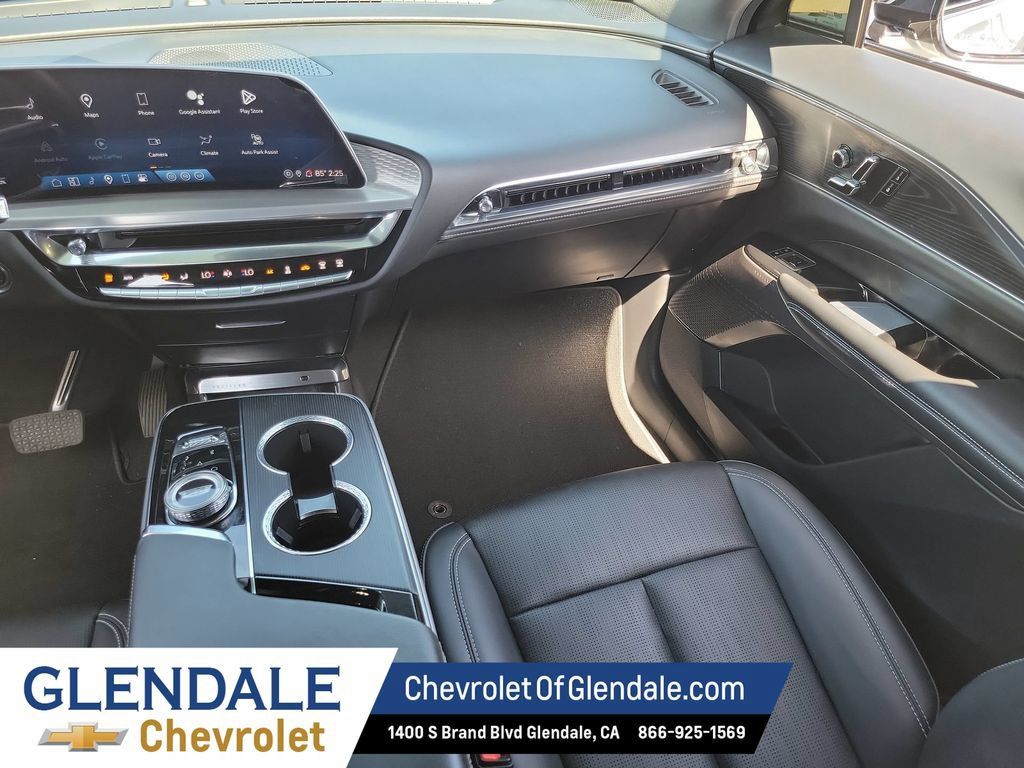 Used 2024 Cadillac Lyriq Luxury RWD image 16