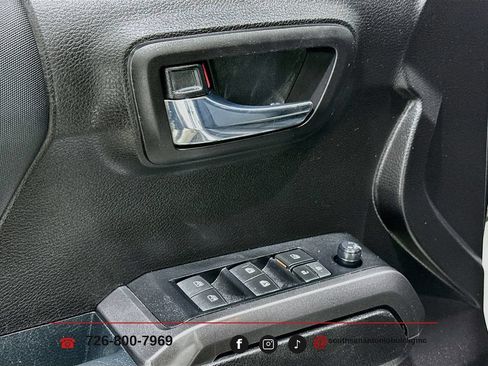 Used 2021 Toyota Tacoma TRD Off-Road w/ Technology Package AWD/4WD image 17