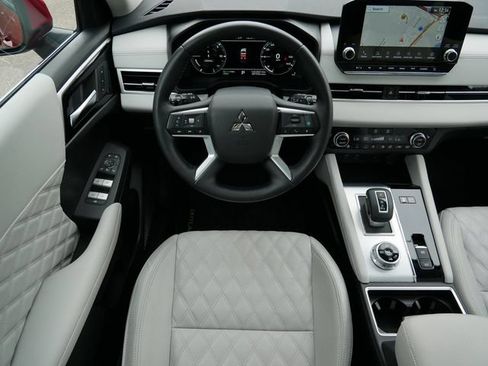 Used 2025 Mitsubishi Outlander SEL AWD/4WD image 12