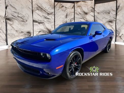 Used 2018 Dodge Challenger SXT w/ Blacktop Package RWD image 7