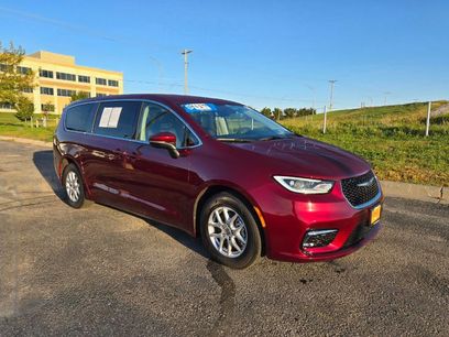 Used 2023 Chrysler Pacifica Touring-L