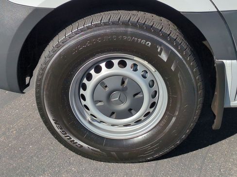 Used 2023 Mercedes-Benz Sprinter 2500 image 9