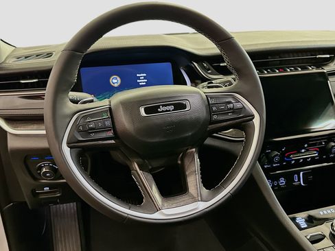 Used 2023 Jeep Grand Cherokee 4WD 4xe image 18