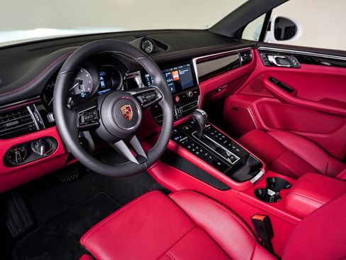 New 2026 Porsche Macan S image 4