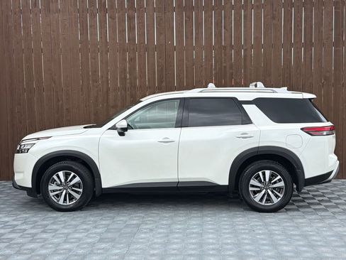 Used 2023 Nissan Pathfinder SL w/ Lighting Package (N92) image 17