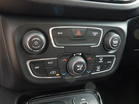 Used 2018 Jeep Compass Limited w/ Navigation Group AWD/4WD image 20