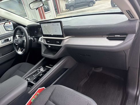 Used 2025 Ford Explorer Active image 12