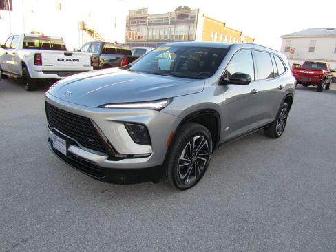 Used 2025 Buick Enclave Sport Touring image 7