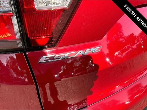 Used 2019 Ford Escape SE FWD image 23