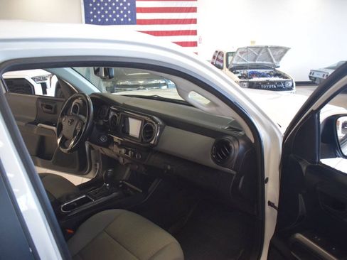 Used 2017 Toyota Tacoma SR5 RWD image 50