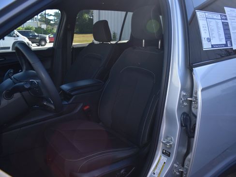 Used 2024 Jeep Grand Cherokee L Laredo w/ Luxury Tech Group I AWD/4WD image 25