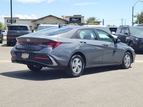 New 2026 Hyundai Elantra SE FWD image 4