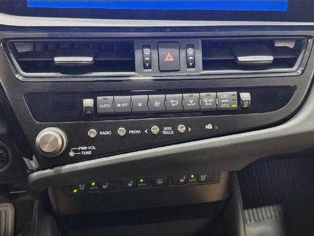 Used 2025 Lexus ES 300h Ultra Luxury w/ Accessory Package (Z2) FWD image 14