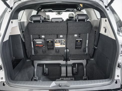 New 2026 Toyota Sienna Platinum image 10