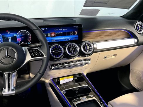 New 2026 Mercedes-Benz GLB 250 4MATIC image 8