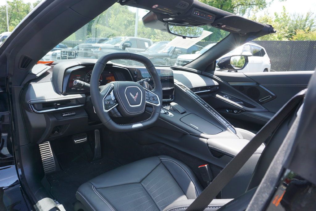 Used 2025 Chevrolet Corvette Z06 RWD image 17