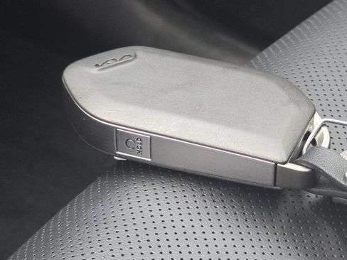 Used 2024 Kia Telluride LX FWD image 33